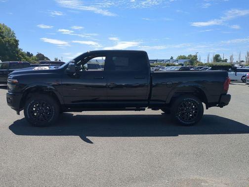 Diamond Black Crystal Pearlcoat 2026 RAM 2500 Limited Crew Cab 4x4 6'4' Box