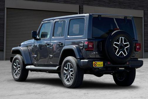 2025 Jeep Wrangler 4-Door Sahara 4x4