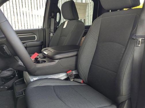 2025 RAM 2500 Big Horn Crew Cab 4x4 6'4' Box