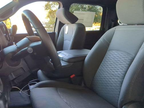 2026 RAM 3500 Tradesman Crew Cab 4x4 6'4' Box