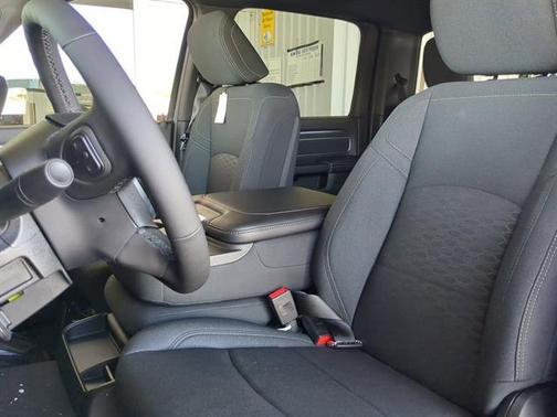 2025 RAM 2500 Big Horn Crew Cab 4x4 6'4' Box