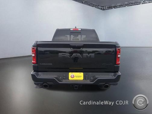 Diamond Black Crystal Pearlcoat 2026 RAM 1500 Laramie