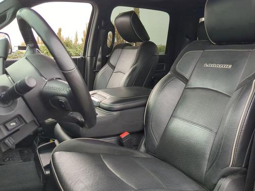 2019 RAM 3500 Laramie Crew Cab 4x2 8' Box