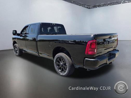 Diamond Black Crystal Pearlcoat 2026 RAM 2500 Laramie Crew Cab 4x4 8' Box