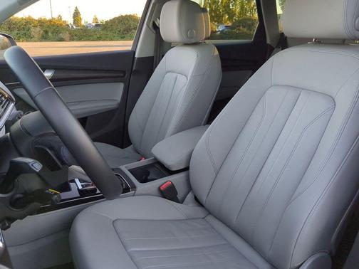 2023 Audi Q5 40 Premium Plus