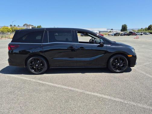 Crystal Black Pearl 2024 Honda Odyssey Sport