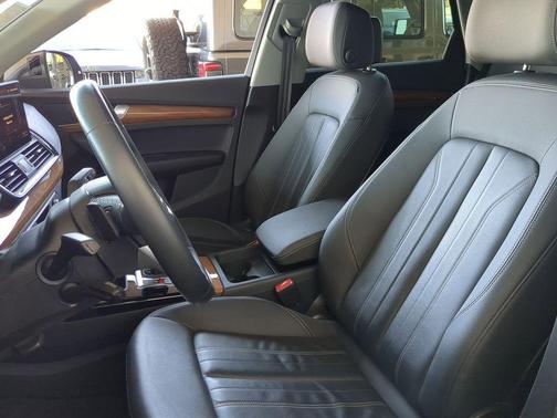 2023 Audi Q5 45 S line Premium