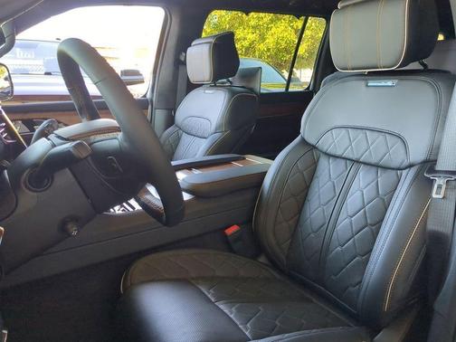 Diamond Black Crystal Pearlcoat 2024 Jeep Grand Wagoneer Series III 4x4