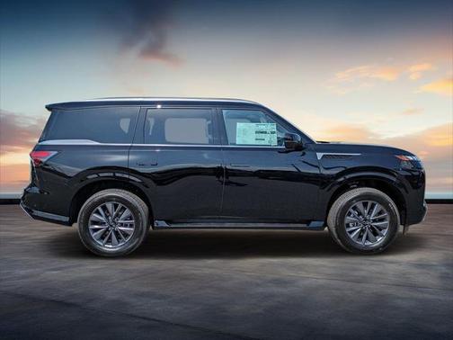 2025 INFINITI QX80 PURE