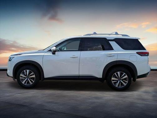 2024 Nissan Pathfinder SL FWD