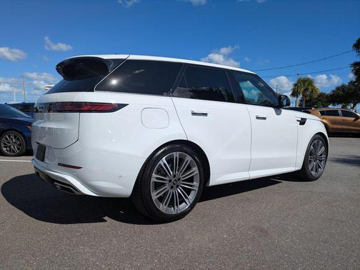 2024 Land Rover Range Rover Sport SE
