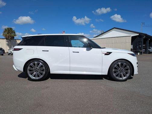 2024 Land Rover Range Rover Sport SE