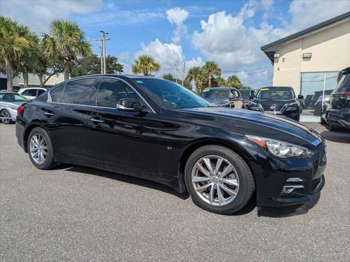 2015 INFINITI Q50 Premium