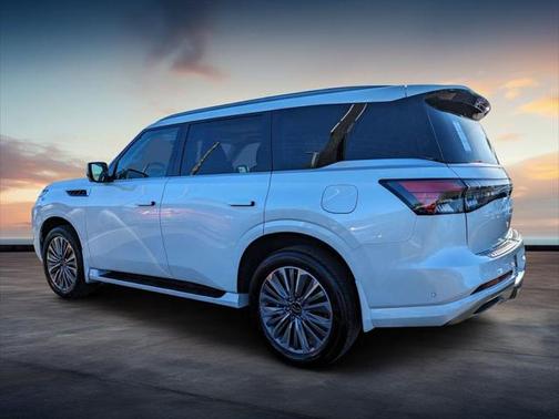2025 INFINITI QX80 Luxe