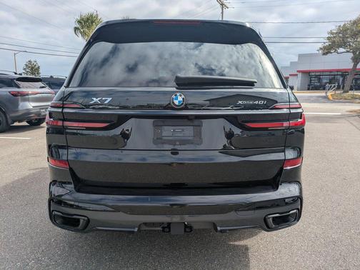 2025 BMW X7 xDrive40i