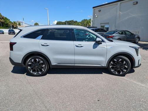 Wolf Gray 2024 Kia Sorento SX