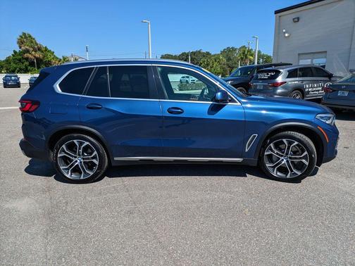 Phytonic Blue Metallic 2021 BMW X5 sDrive40i