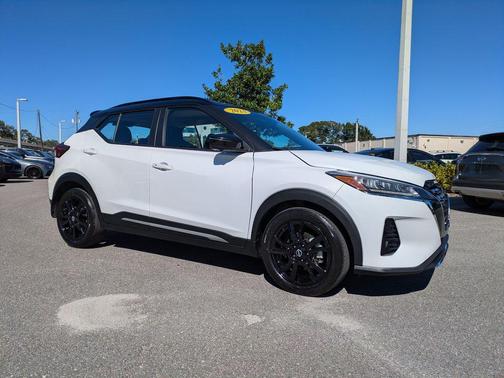 2023 Nissan Kicks SR