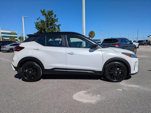 2023 Nissan Kicks SR