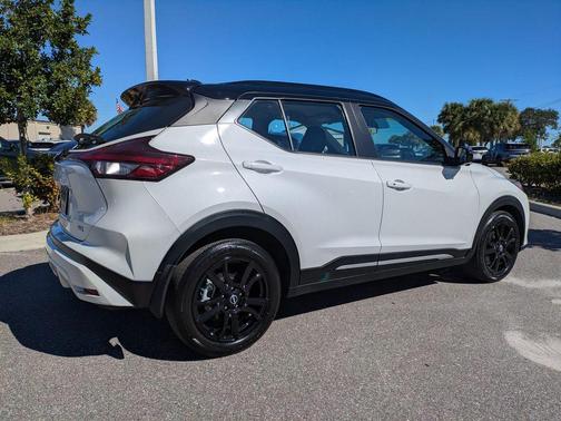 2023 Nissan Kicks SR