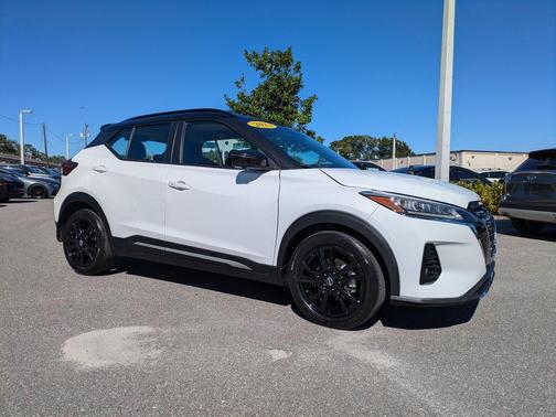 2023 Nissan Kicks SR
