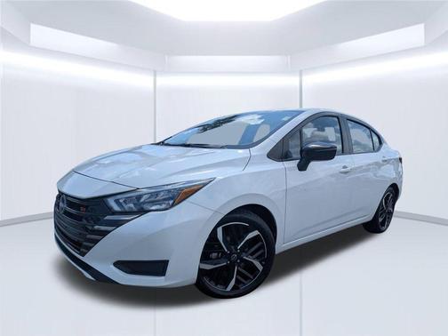 Aspen White Tricoat 2025 Nissan Versa 1.6 S