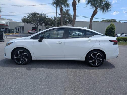 Aspen White Tricoat 2025 Nissan Versa 1.6 S
