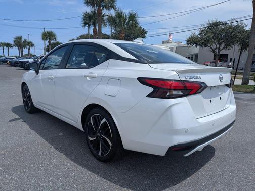 Aspen White Tricoat 2025 Nissan Versa 1.6 S