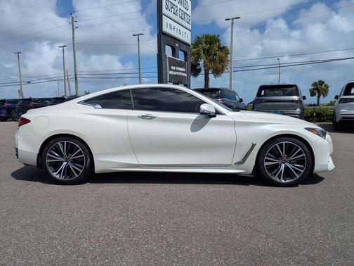 2022 INFINITI Q60 LUXE