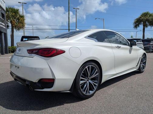 2022 INFINITI Q60 LUXE