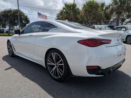 2022 INFINITI Q60 LUXE