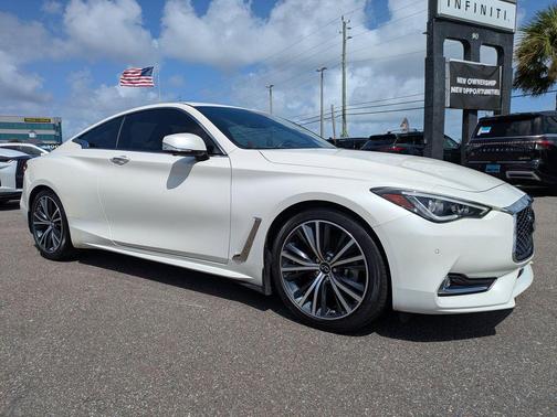 2022 INFINITI Q60 LUXE