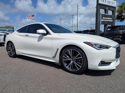 2022 INFINITI Q60 LUXE