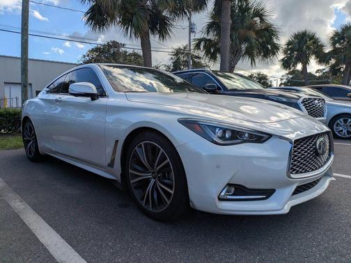 2022 INFINITI Q60 LUXE