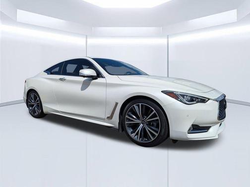 2022 INFINITI Q60 LUXE