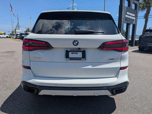 Alpine White 2023 BMW X5 sDrive40i