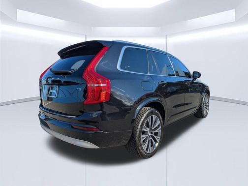 2022 Volvo XC90 T5 Momentum