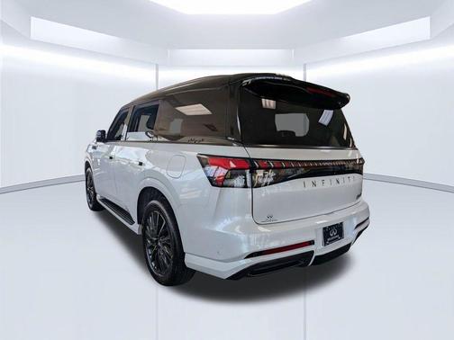 Radiant White/Black Obsidian 2027 INFINITI QX80 AUTOGRAPH