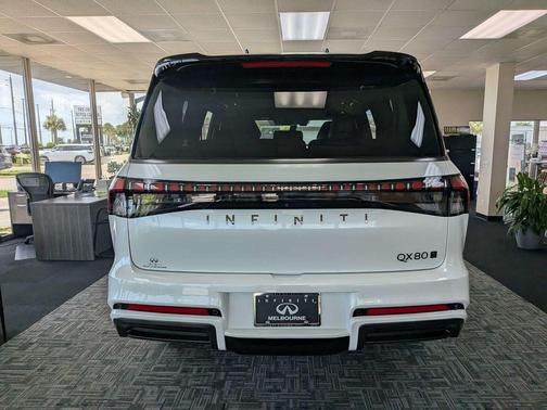 Radiant White/Black Obsidian 2027 INFINITI QX80 AUTOGRAPH