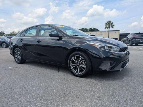 Aurora Black 2024 Kia Forte LXS