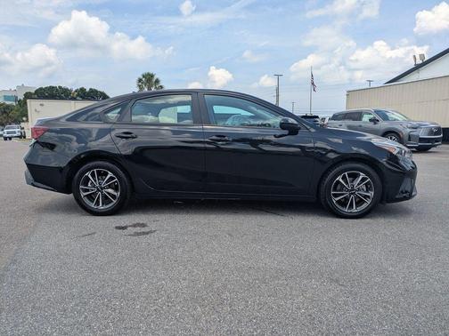 Aurora Black 2024 Kia Forte LXS