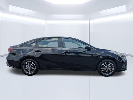 Aurora Black 2024 Kia Forte LXS