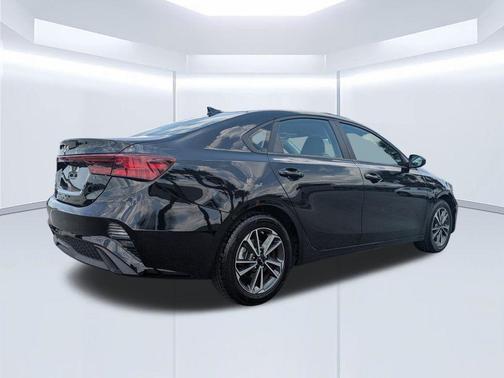 Aurora Black 2024 Kia Forte LXS