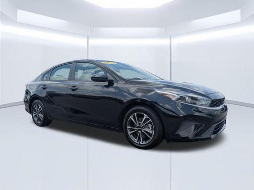 Aurora Black 2024 Kia Forte LXS