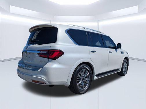 2022 INFINITI QX80 Luxe