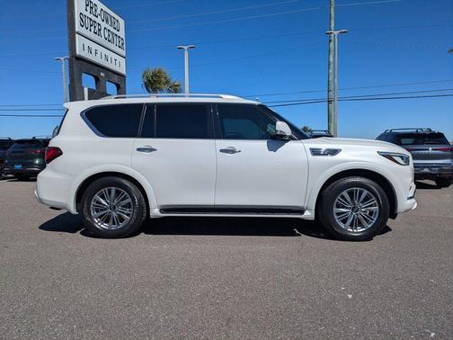 2022 INFINITI QX80 Luxe