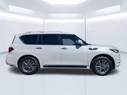 2022 INFINITI QX80 Luxe