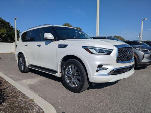 2022 INFINITI QX80 Luxe