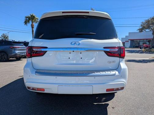 2022 INFINITI QX80 Luxe