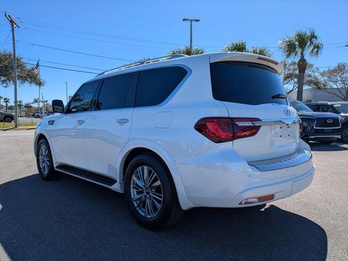 2022 INFINITI QX80 Luxe